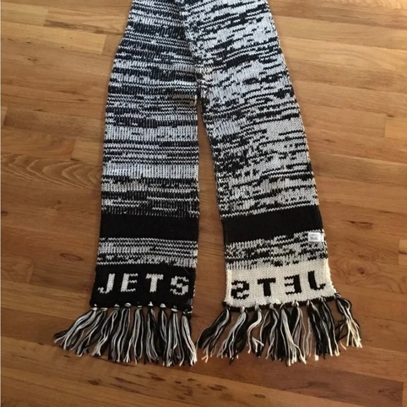 Touch by Alyssa Milano Black and White Knit Scarf - Picture 4 of 5